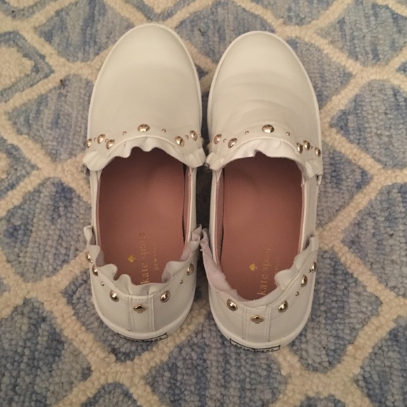 NIB Kate Spade Loralia Sneaker - 9 with Gold studs - Picture 2 of 5